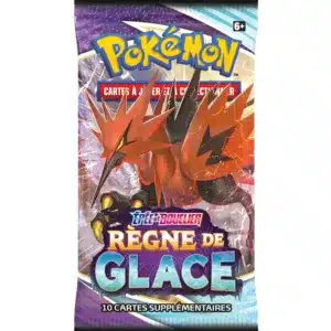Booster Règne de Glace EB06 - Pokémon Épée et Bouclier est un paquet contenant 10 cartes du JCC Pokémon TCG. Il y a un dessin au milieu représentant un pokémon et des écritures au-dessus "Pokémon" et "Cartes à jouer et à Collectionner" et en-dessous de ce dessin "Épée et Bouclier" "Règne de Glace" "10 cartes supplémentaires". Le booster est jaune, violet, rouge, orange et bleu.
