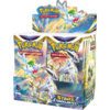 Display Pokémon Épée et Bouclier EB09 36 Boosters - Stars Étincelantes est une boîte de boosters du JCC Pokémon TCG. Il contient des paquets de cartes. Sur la boîte et les boosters à l'intérieur, rangés sur 2 colonnes, il y a des images. Elles représentent des pokémons emblématiques de la série. Les Pokémons et les dessins sont jaunes, bleus, violets, rouges, blancs, roses et verts