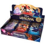 Display Lorcana Chapitre 1 : Premier Chapitre. On voit le coffet ouvert avec les boosters à l'intérieur. l'illustration est à l'effigie de Vaiana, Mickey et la reine des neiges Elsa. Il est violet, bleu et rouge. Il y a écrit Disney Trading Card Game, 12 cartes par paquet, Premier chapitre cartes supplémentaires et Ravensburger.