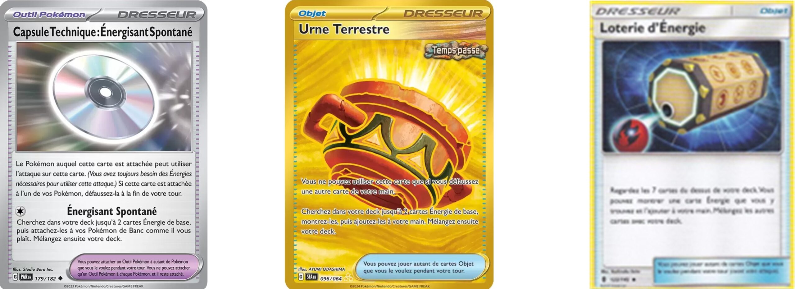 Image représentant deux cartes du jeu de cartes à collectionner pokémon. Elles sont grises, jaunes, bleues et violettes et représentent une urne, une loterie et un cd rom violet. Il y a des textes en bas des cartes mentionnant leur capacité dans les parties de jeu du TCG pokémon.