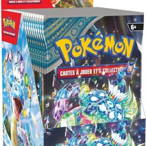 Display Couronne Stellaire - Demie Display EV07 18 boosters. Pokémon EV07 18 Boosters. L'image représente une boite de boosters Pokémon. Elle en contient 18 et est représentée ouverte. On y distingue des Pokemons dans leur forme téracristal. La boîte est bleue, violette, jaune, verte et orange. On y distingue les textes suivants "Pokémon Cartes à Jouer et à Collectionner" "Ecarlate et violet" "Couronne Stellaire".