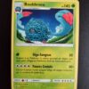 Bouldeneu (reverse) 8/147. Carte du TCG Pokémon issue de la série Ombres Ardentes du bloc Soleil et Lune (SL03, SL: Ombres Ardentes), parue le 19/08/2017. Carte Pokémon de Niveau 1 de type Plante, évolution de Saquedeneu. Rare. Illustrateur: tetsuya Koizumi. L'illustration représente une créature à la peau violette couverte de long cheveux gris-bleus. Elle évolue sur une plaine dans la nuit.
