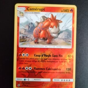 Camérupt (reverse) 14/111. Carte du TCG Pokémon issue de la série Invasion Carmin du bloc Soleil et Lune (SL04, SL: Invasion Carmin), parue le 04/11/2017. Carte Pokémon de Niveau 1 de type Feu, évolution de Chamallot. Rare. Illustrateur: Anesaki Dynamic. L'illustration représente une créature orange semblable à un chameau vu de face, dans un paysage montagneux.