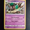 Desséliande 94/236. Carte du TCG Pokémon issue de la série Eclipse Cosmique du bloc Soleil et Lune (SL12, SL: Eclipse Cosmique), parue le 01/11/2019. Carte Pokémon de Niveau 1 de type Psy, évolution de Brocélôme. Rare. Illustrateur: Shin Nagasawa. L'illustration représente un arbre cyclopéen à l'oeil rouge en train de donner un coup de branche.