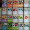 Lot de 27 cartes communes et peu communes en états variables/mauvais état. Cartes du TCG Pokémon issues de la série Déchaînement du bloc HeartGold SoulSilver (HS: Déchaînement), parue le 20/08/2010. Insolourdo 29/95 (illustrateur: Takashi Yamaguchi), Ptitard 58/95 (illustrateur: Naoyo Kimura), Vortente 46/95 (illustrateur: Wataru Kawahara), 2X Ceribou 47/95 (illustrateur: match), 2X Natu 55/95 (illustrateur: sui), Nosferapti 70/95 (illustrateur: Kawayoo), Goupix 68/95 (illustrateur: Hajime Kusajima), Férosinge 53/95 (illustrateur: Sachiko Adachi), Embrylex 51/95 (illustrateur: Kouki Saitou), 2X Remoraid 59/95 (illustrateur: Ken Sugimori), Récupérateur d'énergie 74/95 (illustrateur: Wataru Kawahara), 2X Bavardage du maître 73/95 (illustrateur: Kouki Saitou), 2X Encouragements hystériques 71/95 (illustrateur: Kouki Saitou), 2X Herbe sauveuse 79/95 (illustrateur: Hideaki Hakozaki), 2X PlusPower 80/95 (illustrateur: Takashi Yamaguchi), Questionnaire d'interview 77/95 (illustrateur: Kouki Saitou), 4X Réglages techniques 75/95 (illustrateur: Kouki Saitou). les cartes sont présentées côté recto, alignées sur 4 rangées.