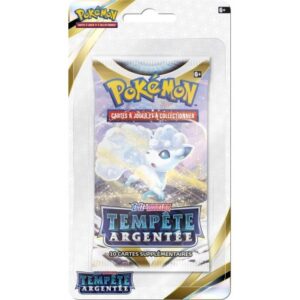 Blister Tempête Argentée Pokémon EB12. Il s'agit d'une pochette carton plastifiée transparente sur le devant. Cet item du TCG Pokémon contient 1 booster de la nouvelle extension EB12 tempete argentee. Le paquet de cartes est blanc, bleu, violet et argentée. Il y a écrit "Pokémon cartes à jouer et à collectionner" "Tempête Argentée" "10 cartes supplémentaires".