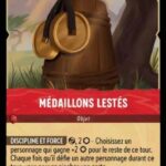 MEDAILLONS LESTES 132/204. Carte du jeu de cartes à collectionner Disney Lorcana issue du Chapitre 4 Le Retour D'Ursula (URR), paru le 31/05/2024. Carte Objet, Rubis. Peu commune. Illustrateur: Defne Tozum. L'illustration représente deux grosses médailles métalliques qui pendouillent sur un tonnelet au pied d'un arbre.