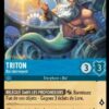 TRITON Roi clairvoyant 159/204. Carte du jeu de cartes à collectionner Disney Lorcana issue du Chapitre 4 Le Retour D'Ursula (URR), paru le 31/05/2024. Carte Personnage, Saphir. Rare. Illustrateur: Diogo Saito. L'illustration représente une créature marine de type sirène masculine tenant un trident doré et portant les cheveux longs avec une grande barbe blanche, un peu comme le Père Noël mais en plus musclé/