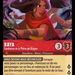 RAYA Gardienne de la Pierre de Dragon 122/204 - Carte du jeu de cartes à collectionner Disney Lorcana issue du Chapitre 4 Le Retour D'Ursula (URR), paru le 31/05/2024. Carte Personnage, Rubis. Commune. Illustrateur: Brittney Hackett. L'illustration représente une jeune femme moyen-orientale avec une cape rouge.