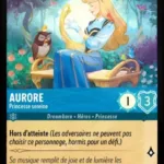 AURORE Princesse Sereine 141/204 (FOIL) - Carte du jeu de cartes à collectionner Disney Lorcana issue du Chapitre 4 Le Retour D'Ursula (URR), paru le 31/05/2024. Carte Personnage, Saphir. Commune, HOLO. Illustrateur: Koni. L'illustration représente une jeune femme de type caucasien aux longs cheveux blonds, assiste sur un banc et en train de jouer de la harpe avec un hibou perché sur l'accoudoir et des papillons qui volètent autour de sa tête.