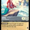 ARIEL Sirène déterminée 174/204 (FOIL) - Carte du jeu de cartes à collectionner Disney Lorcana issue du Chapitre 4 Le Retour D'Ursula (URR), paru le 31/05/2024. Carte Personnage, Acier. Commune, HOLO. Illustrateur: Dylan Bonner. L'illustration représente Ariel, jeune sirène rousse de type féminin et à la peau caucasienne. Elle est allongée sur un rocher émergé et contemple une ville portuaire.