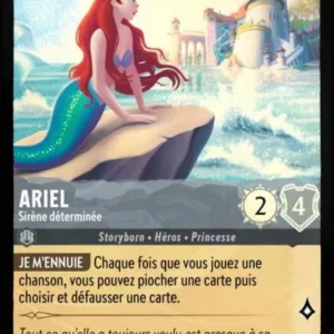 ARIEL Sirène déterminée 174/204 (FOIL) - Carte du jeu de cartes à collectionner Disney Lorcana issue du Chapitre 4 Le Retour D'Ursula (URR), paru le 31/05/2024. Carte Personnage, Acier. Commune, HOLO. Illustrateur: Dylan Bonner. L'illustration représente Ariel, jeune sirène rousse de type féminin et à la peau caucasienne. Elle est allongée sur un rocher émergé et contemple une ville portuaire.