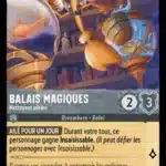 BALAIS MAGIQUES Nettoyeur aérien 185/204 - Carte du jeu de cartes à collectionner Disney Lorcana issue du Chapitre 4 Le Retour D'Ursula (URR), paru le 31/05/2024. Carte Personnage, Acier. Commune. Illustrateur: Alibeth Zermeno. L'illustration représenter un balais ailé qui porte un seau dans une maison, devant une bibliothèque.