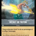 DECRET DE TRITON 199/204 (FOIL) - Carte du jeu de cartes à collectionner Disney Lorcana issue du Chapitre 4 Le Retour D'Ursula (URR), paru le 31/05/2024. Carte Action, Acier. Commune, HOLO. Illustrateur: Carlos Gomes Cabral. L'illustration représente le roi sirène Triton, mi-homme mi-poisson avec de longs cheveux blancs, une couronne car c'est le roi et une grande barbe blanche. Il pointe un trident magique d'où jaillit un trait d'énergie.