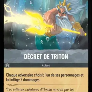 DECRET DE TRITON 199/204 (FOIL) - Carte du jeu de cartes à collectionner Disney Lorcana issue du Chapitre 4 Le Retour D'Ursula (URR), paru le 31/05/2024. Carte Action, Acier. Commune, HOLO. Illustrateur: Carlos Gomes Cabral. L'illustration représente le roi sirène Triton, mi-homme mi-poisson avec de longs cheveux blancs, une couronne car c'est le roi et une grande barbe blanche. Il pointe un trident magique d'où jaillit un trait d'énergie.