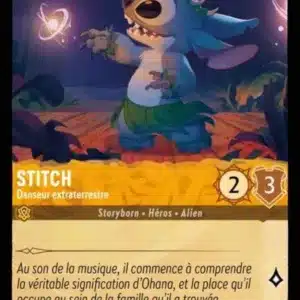 STITCH Danseur extraterrestre 23/204 - Carte du jeu de cartes à collectionner Disney Lorcana issue du Chapitre 4 Le Retour D'Ursula (URR), paru le 31/05/2024. Carte Personnage, Ambre. Commune. Illustrateur: Aisha Durmagambetova. L'illustration représente le personnage Stitch, créature extraterrestre semblable à un koala avec beaucoup de dents pointues. Habillé d'un pagne fait de feuilles, il danse sur un ponton de bois dans une ambiance nocturne éclairée de boules lumineuses violettes.