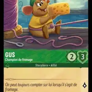 GUS Champion du fromage 73/204 - Carte du jeu de cartes à collectionner Disney Lorcana issue du Chapitre 4 Le Retour D'Ursula (URR), paru le 31/05/2024. Carte Personnage, Emeraude. Commune. Illustrateur: Maddie Shilt. L'illustration représente une souris marron assise sur une table, dos à une pelote de laine violette. Elle est habillée d'un T.shirt jaune et d'un bonnet vert et tient un fromage à trous entre ses mains.