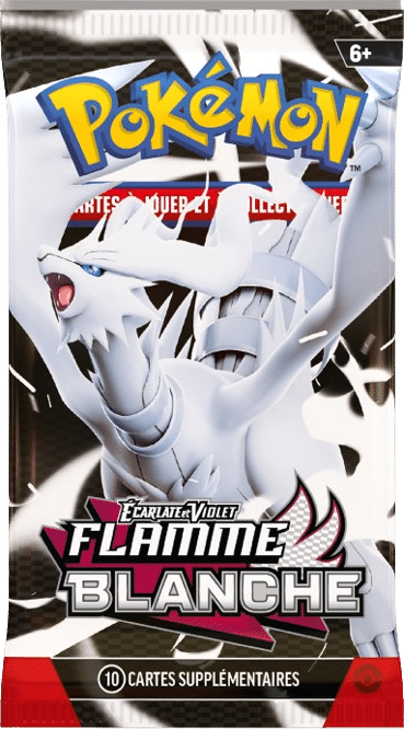 booster Flamme blanche Pokémon ev10.5. On y voit un paquet de cartes noir, blanc et rouge. C'est un booster du jeu de cartes Pokémon avec le Pokémon Reshiram, sorte de dragon blanc très puissant et majestueux en illustration.