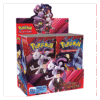 Display EV10 Pokémon Rivalités Destinées. L'image représente une boite de boosters Pokémon. Elle en contient 36 et est représentée ouverte. On y distingue des Pokemons comme Mewtwo et le dresseur de la team rocket Giovanni La boîte est rouge, violette, noire. On y distingue les textes suivants "Pokémon Cartes à Jouer et à Collectionner" "Ecarlate et violet" "Rivalités Destinées".