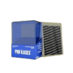 Toploader Super Clear Premium 3"x4" Par 25 est une boîte contenant 25 top loader pour protéger les cartes TCG Pokémon, Lorcana, One Piece, Yu-Gi-Oh etc... La boîte est vue de face et de côté, elle est rouge et noire.