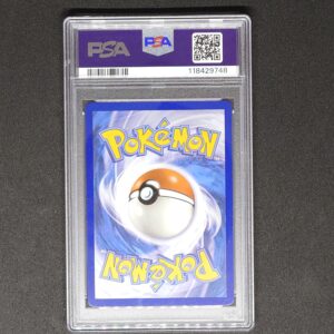 Sylveroy Cavalier du Froid Vmax TG29 Pokémon Astres Radieux dos. Carte du TCG Pokémon issue du bloc Épée et Bouclier dans la série EB10 astres radieux parue en 2022. Carte Pokémon de type eau. Illustrateur: 5ban Graphics. L'illustration représente le Pokémon Sylveroy de face sur son cheval. La carte est noire, dorée et bleue. La carte est vue de dos.