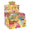 Display Mini-tin 151 Pokémon EV3.5. Coffret en carton contenant des boîtes en fer de la série POkémon 151 du TCG Pokémon. Le coffret représente les personnages Pokémon avc des bulles de couleur. On distingue Pikachu, Ronflex, Evoli, caninos et Miaouss. Il y a écrit "Pokémon 15" et "Pokémon trading card games". C'est une série Pokémon en l'honneur des pokémno de la gen 1.