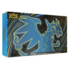 UPC ME02 Pokémon Coffret Collection Ultra Premium Dracaufeu. Image d'un coffret ultra premium collection pokémon. Sur l'UPC on voit le pokémon Dracaufeu et il y a écrit Pokémon cartes à jouer et à collectionner. Cette boîte contient 18 boosters de la nouvelle série Méga du nouveau bloc Méga Évolution du TCG Pokémon. Elle contient également des jetons, des sleeves, deux cartes promo exclusives et d'autres items et goodies du jcc pokémon.
