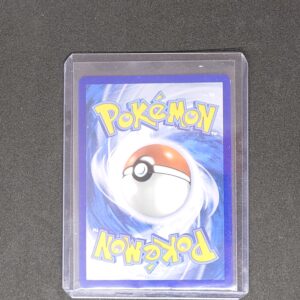 Yuyu ex 259 Pokémon EV02 Évolutions à Paldea dos. Carte du TCG Pokémon issue du bloc Écarlate et Violet et du set évolutions à paldea parue le 09 juin 2023. Carte Pokémon de type Feu. 259/193. AKIRA EGAWA. L'illustration représente le Pokémon yuyu qui nage avec es rayons de soleil dans l'eau. On voit la carte de dos.