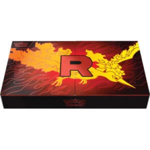 UPC Team Rocket Pokémon Ultra Premium Collection. Coffret pokémon lot de boosters plusieurs séries EV du bloc écarlate et violet. Le coffret est rouge et noir aux couleurs de la Team Rocket et à l'effigie de Sulfura.