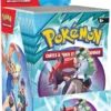 EV09 Pokémon Aventure Ensemble demi display 18 boosters. L'image représente une boite de boosters Pokémon. Elle en contient 18 et est représentée ouverte. On y distingue des Pokemons comme Zoroark et Mélofée mais aussi leurs dresseurs comme N, Nabil, Lillie et Mashynn. La boîte est bleue, violette, jaune. On y distingue les textes suivants "Pokémon Cartes à Jouer et à Collectionner" "Ecarlate et violet" "Aventures Ensemble".