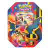 Pokébox Méga Dracaufeu Y ex Pokémon. Cette boîte contient différents items pokemon. Une carte promo de la créature pokémon très appréciée par les fans de la série comme Feu Perçant dans sa forme ex. Il y a également des boosters du tcg pokémon du bloc écatale et violet et Méga. Sur le coffret est écrit "Pokémon cartes à jouer et à collectionner". On y voit le pokémon méga dracaufeu y qui est rouge et gris, comme la boîte en métal. Il y a une partie de la boîte qui est transparente laissant entrevoir la carte promo Pokémon du coffret.