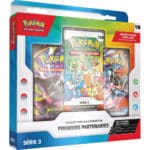 Coffret Pokémon Collection Illustration Premiers Partenaires Série 3, incluant 3 boosters et des cartes promotionnelles des starters de trois régions emblématiques